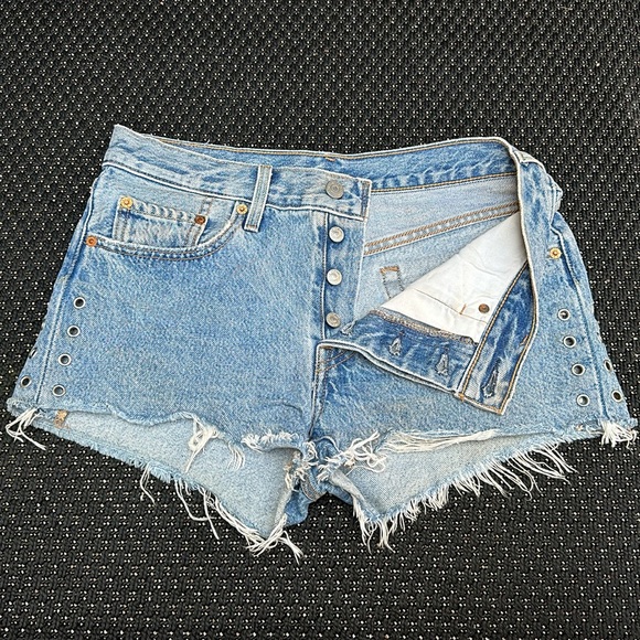 Levi’s 501 Cutoff Denim Jean Shorts - Picture 2 of 6